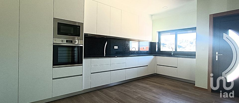 House T3 in Aguiã of 208 m²