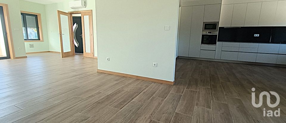 House T3 in Aguiã of 208 m²