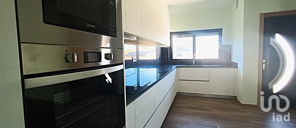 House T3 in Aguiã of 208 m²