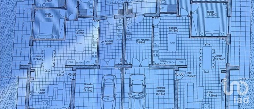 Terrain à Avanca de 585 m²