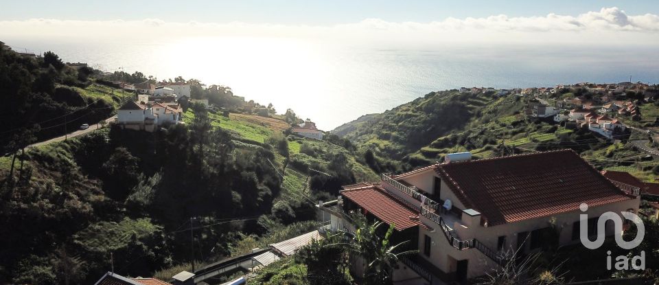Building plot in Arco da Calheta of 867 m²