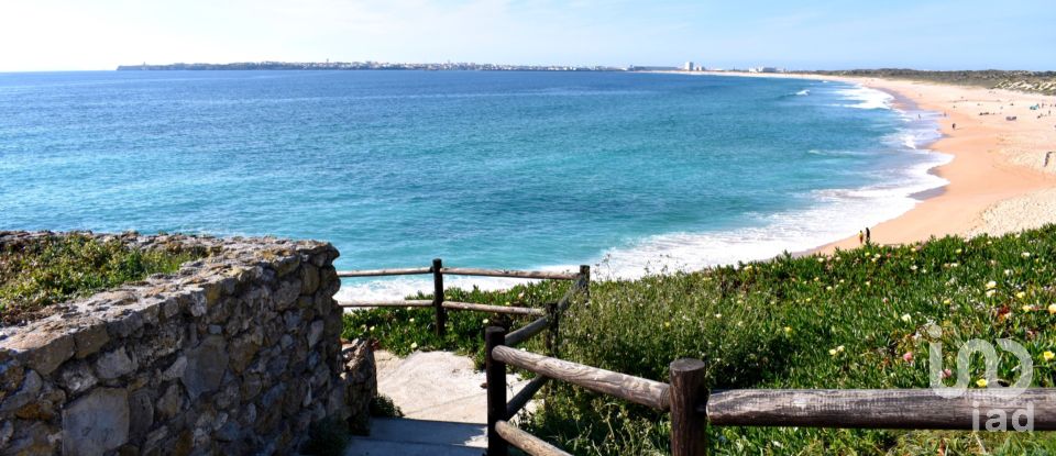 Moradia T4 em Atouguia da Baleia de 247 m²