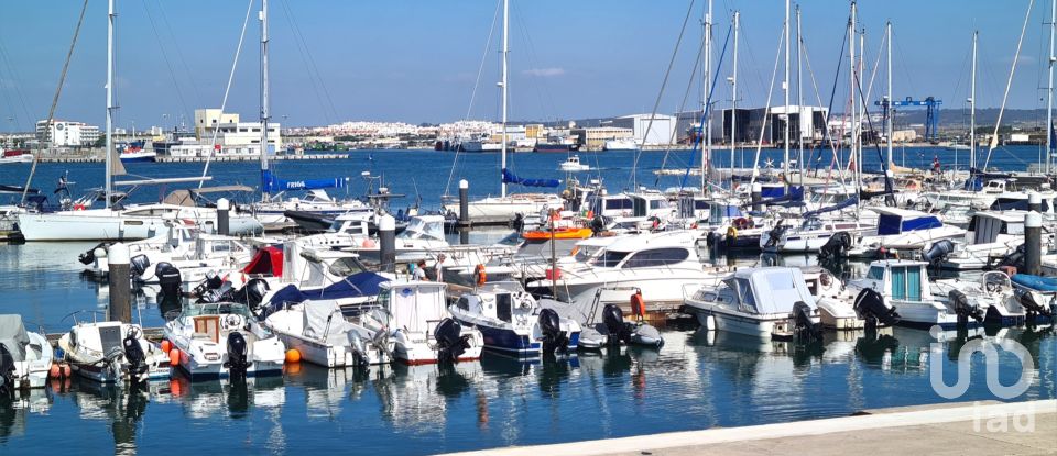 Moradia T4 em Atouguia da Baleia de 247 m²