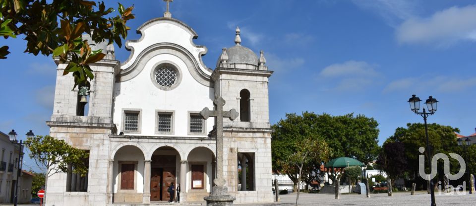 Moradia T4 em Atouguia da Baleia de 247 m²