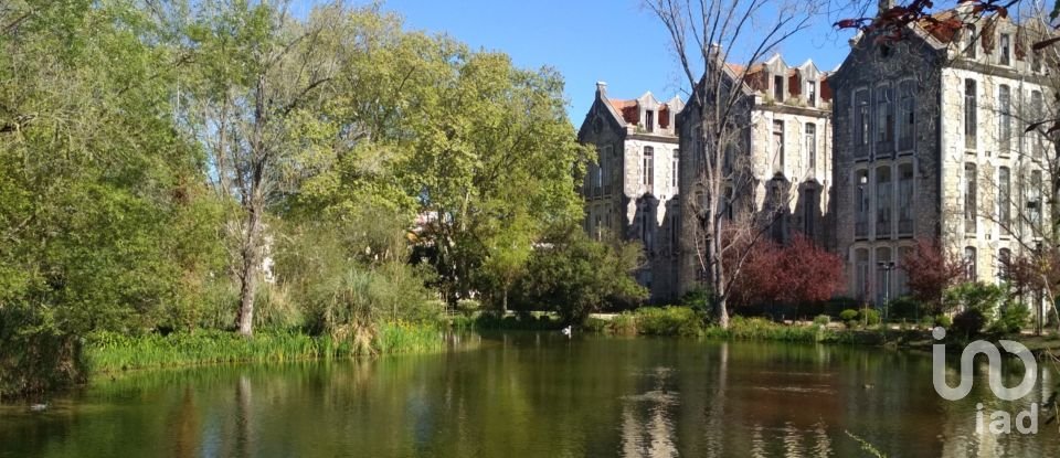 Moradia T4 em Atouguia da Baleia de 247 m²