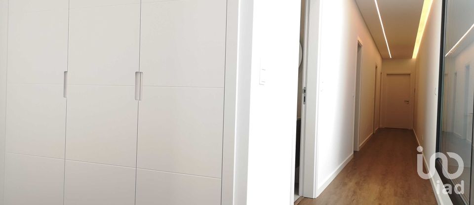 Casa T4 em Fernão Ferro de 220 m²