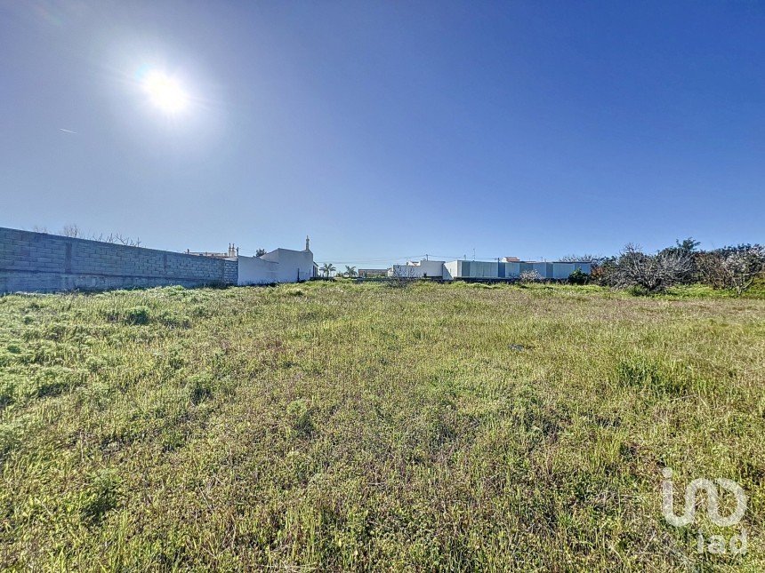 Terrain à bâtir à Montenegro de 1 120 m²