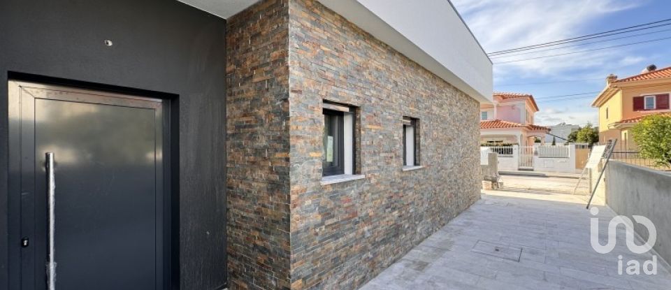 House T3 in Fernão Ferro of 135 m²