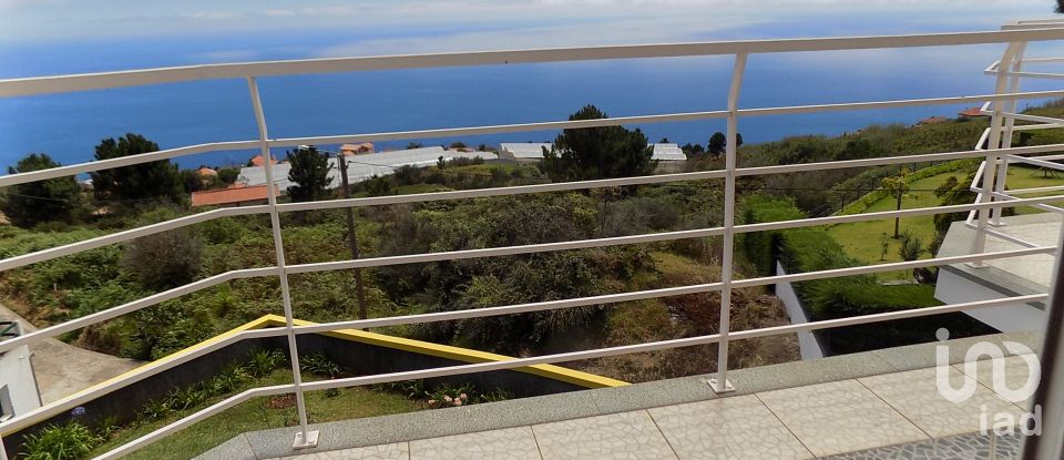 Lodge T3 in Prazeres of 144 m²