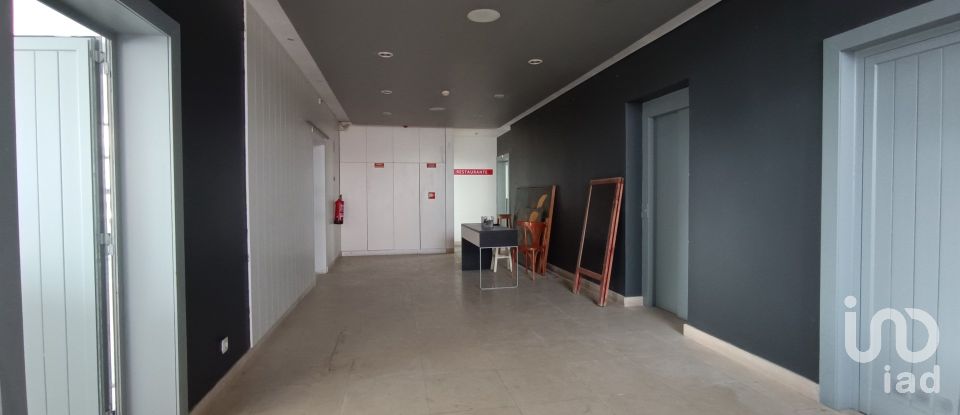 Shop / premises commercial in Carnaxide e Queijas of 384 m²