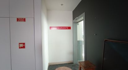 Shop / premises commercial in Carnaxide e Queijas of 384 m²