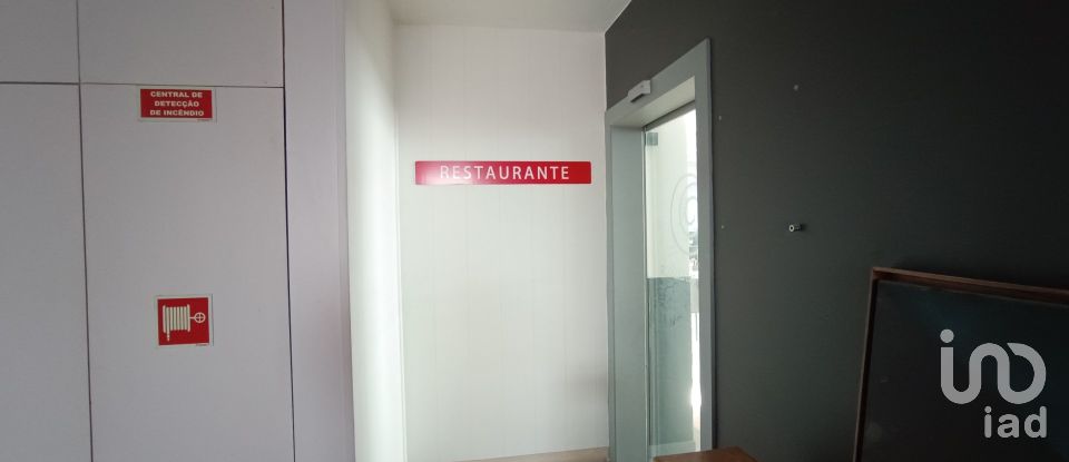Shop / premises commercial in Carnaxide e Queijas of 384 m²