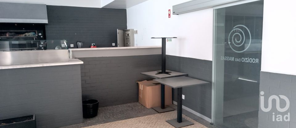 Shop / premises commercial in Carnaxide e Queijas of 384 m²