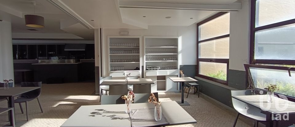 Shop / premises commercial in Carnaxide e Queijas of 384 m²