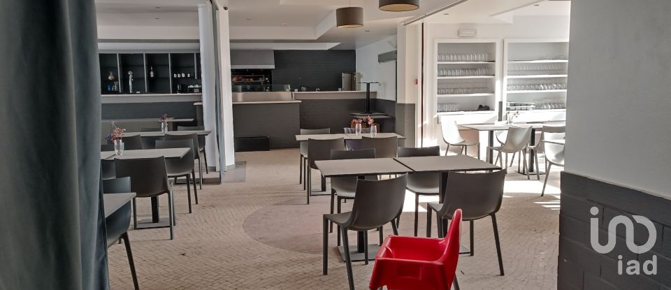 Shop / premises commercial in Carnaxide e Queijas of 384 m²