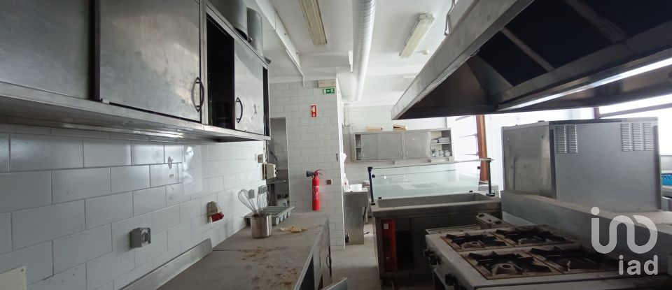 Shop / premises commercial in Carnaxide e Queijas of 384 m²