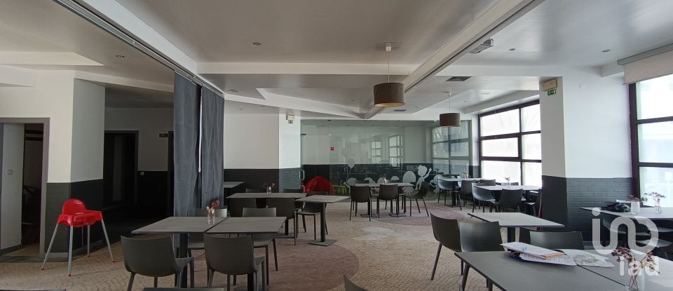 Boutique/Local commercial à Carnaxide e Queijas de 384 m²