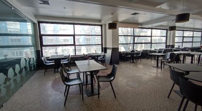 Boutique/Local commercial à Carnaxide e Queijas de 384 m²