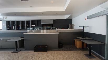 Boutique/Local commercial à Carnaxide e Queijas de 384 m²