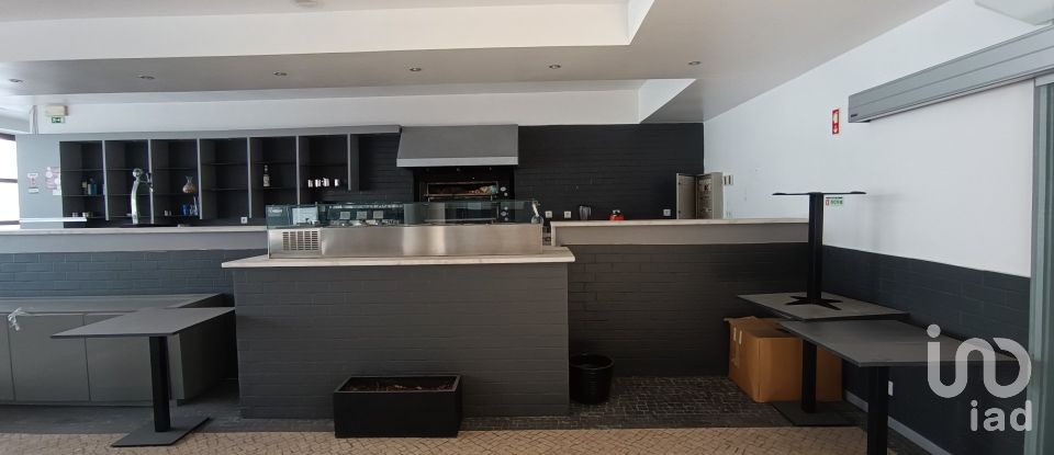 Boutique/Local commercial à Carnaxide e Queijas de 384 m²