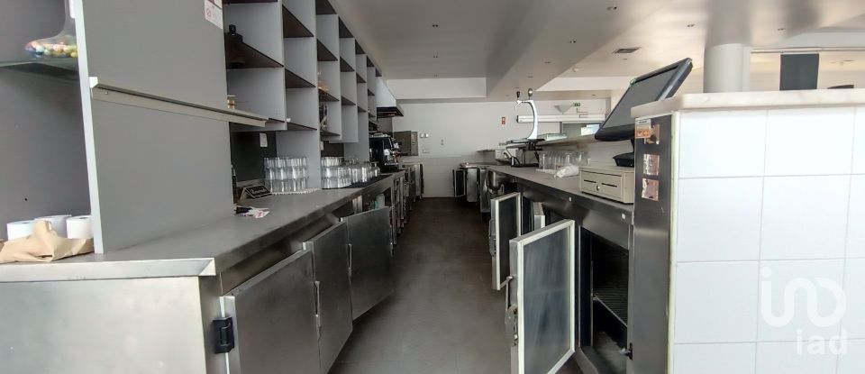 Boutique/Local commercial à Carnaxide e Queijas de 384 m²