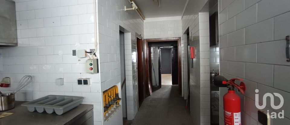 Boutique/Local commercial à Carnaxide e Queijas de 384 m²