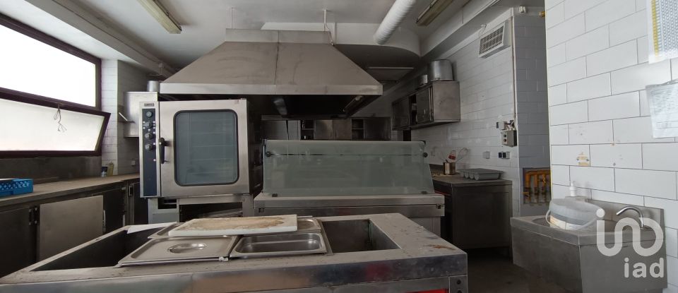 Boutique/Local commercial à Carnaxide e Queijas de 384 m²