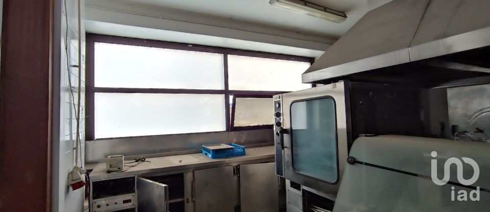 Boutique/Local commercial à Carnaxide e Queijas de 384 m²