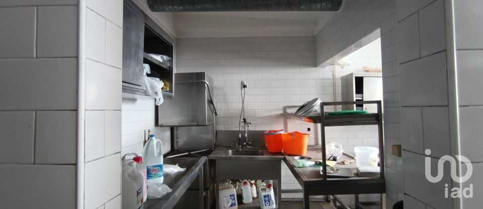 Boutique/Local commercial à Carnaxide e Queijas de 384 m²