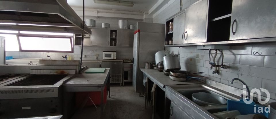 Boutique/Local commercial à Carnaxide e Queijas de 384 m²