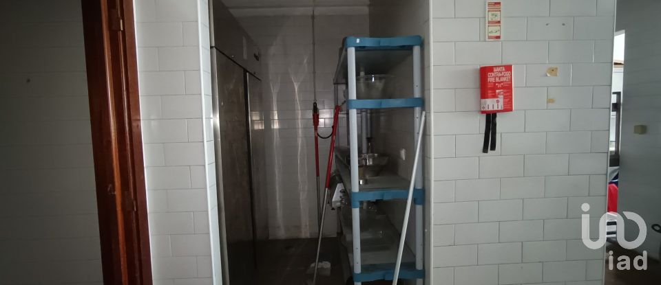 Boutique/Local commercial à Carnaxide e Queijas de 384 m²