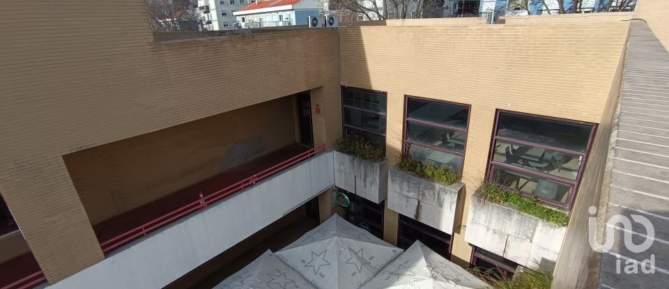 Boutique/Local commercial à Carnaxide e Queijas de 384 m²