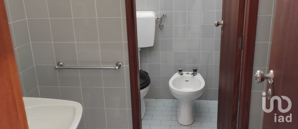 Boutique/Local commercial à Montemor-o-Velho e Gatões de 1 200 m²