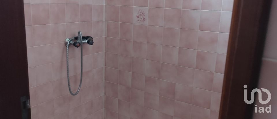 Boutique/Local commercial à Montemor-o-Velho e Gatões de 1 200 m²