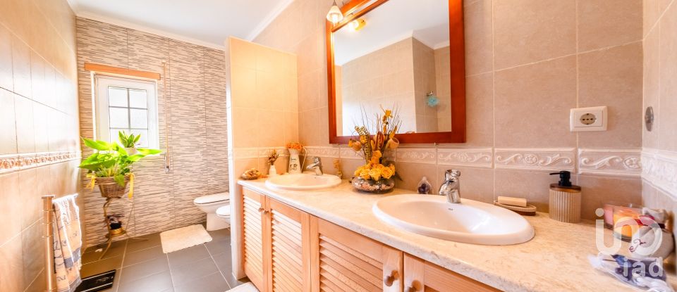 Moradia T3 em Caldas da Rainha - Nossa Senhora do Pópulo, Coto e São Gregório de 499 m²