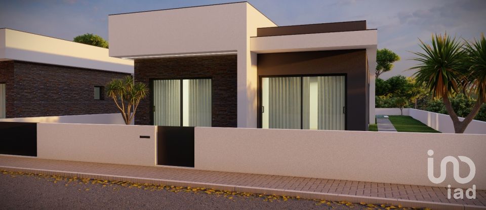 House T3 in Fernão Ferro of 145 m²