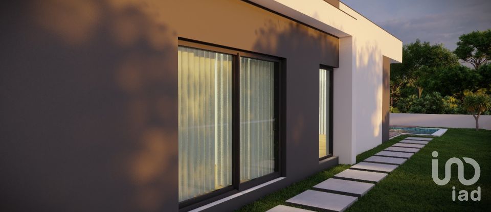 House T3 in Fernão Ferro of 145 m²