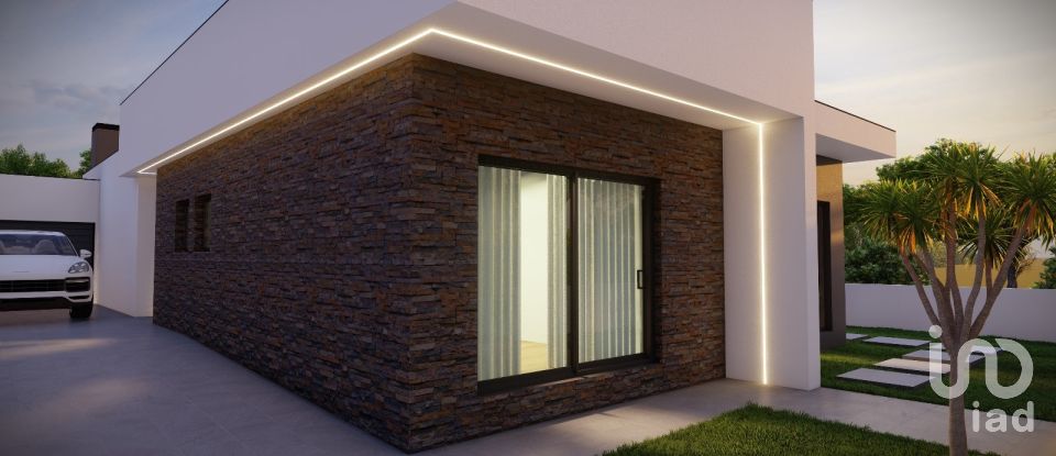 House T3 in Fernão Ferro of 145 m²