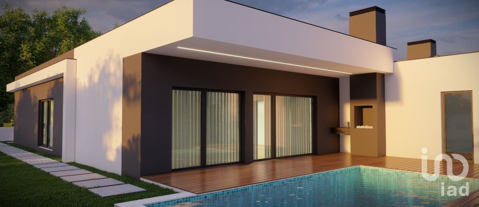 House T3 in Fernão Ferro of 145 m²