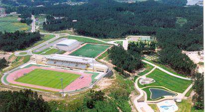 Terrain à Vila e Roussas de 1 866 m²