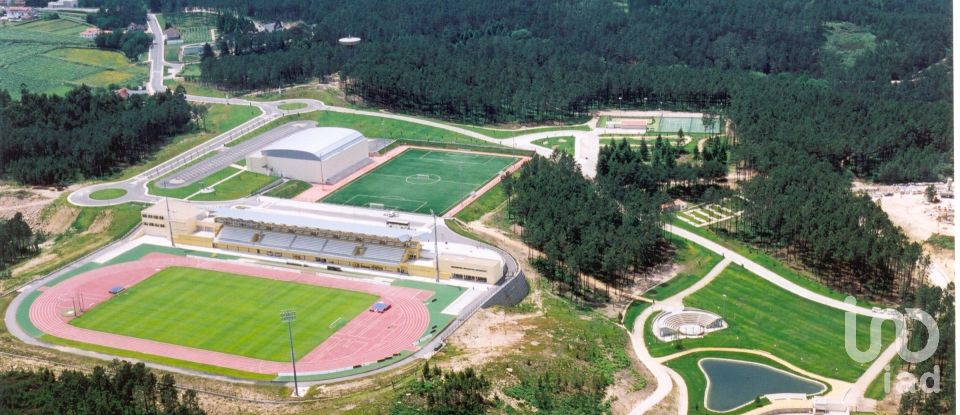 Terreno em Vila e Roussas de 1 866 m²