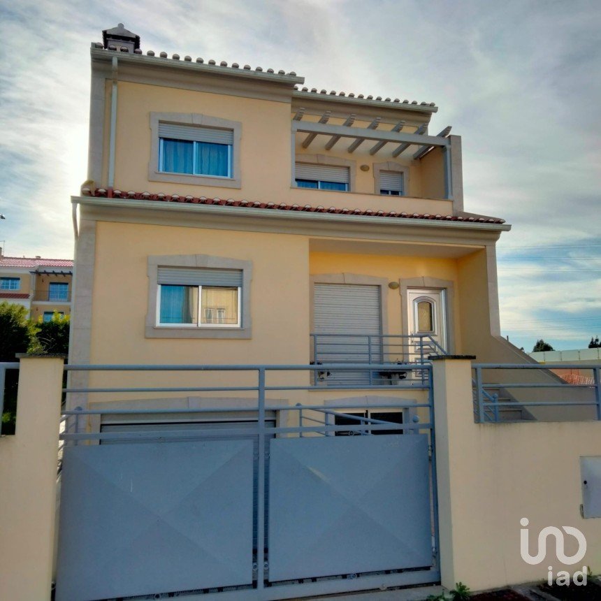 House T3 in Caldas da Rainha - Santo Onofre e Serra do Bouro of 200 m²