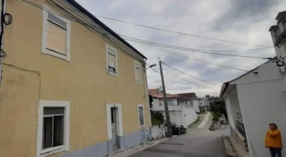 Bâtiment à Santo António dos Olivais de 144 m²