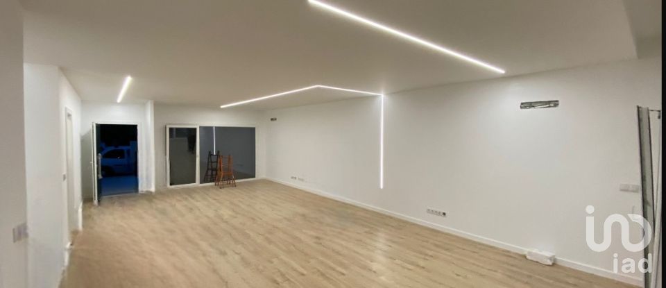 House T3 in Fernão Ferro of 145 m²