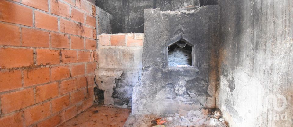 Village house T2 in Degracias e Pombalinho of 198 m²