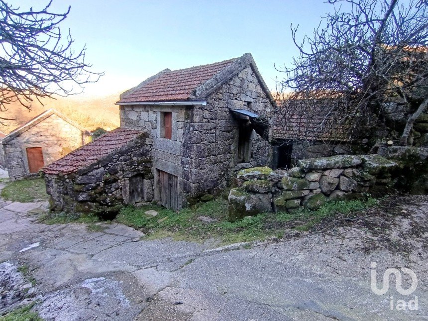 Casa de Campo T0 em Castro Laboreiro e Lamas de Mouro de 73 m²
