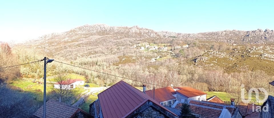 Casa de Campo T3 em Castro Laboreiro e Lamas de Mouro de 105 m²