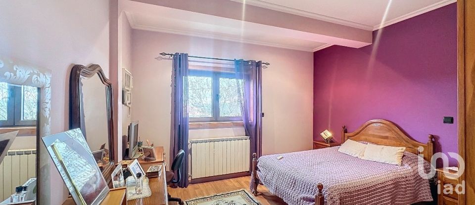 House T4 in Vale de Anta of 450 m²