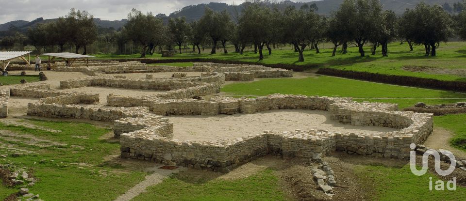 Terreno urbano em Podentes de 2 088 m²