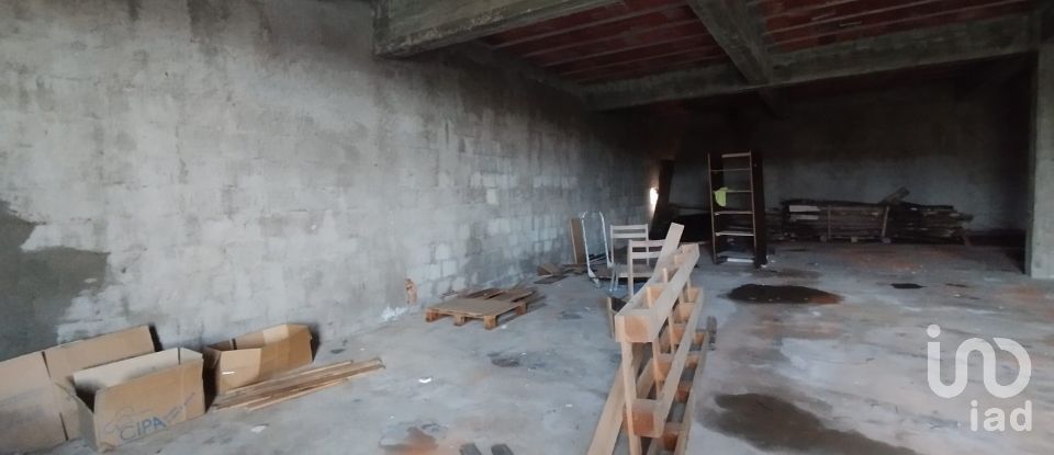 Parking in Santarém (Marvila), Santa Iria Da Ribeira De Santarém, Santarém (São Salvador) E Santarém (São Nicolau) of 300 m²